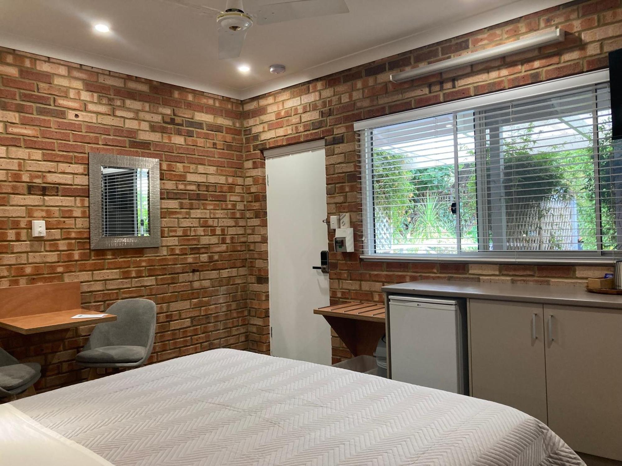 Edge Of The Forest Motel Margaret River Екстер'єр фото